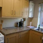 2 Bedroom House Walking Distance To City Centre With Free Parking