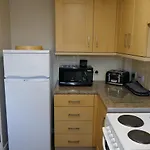 2 Bedroom House Walking Distance To City Centre With Free Parking