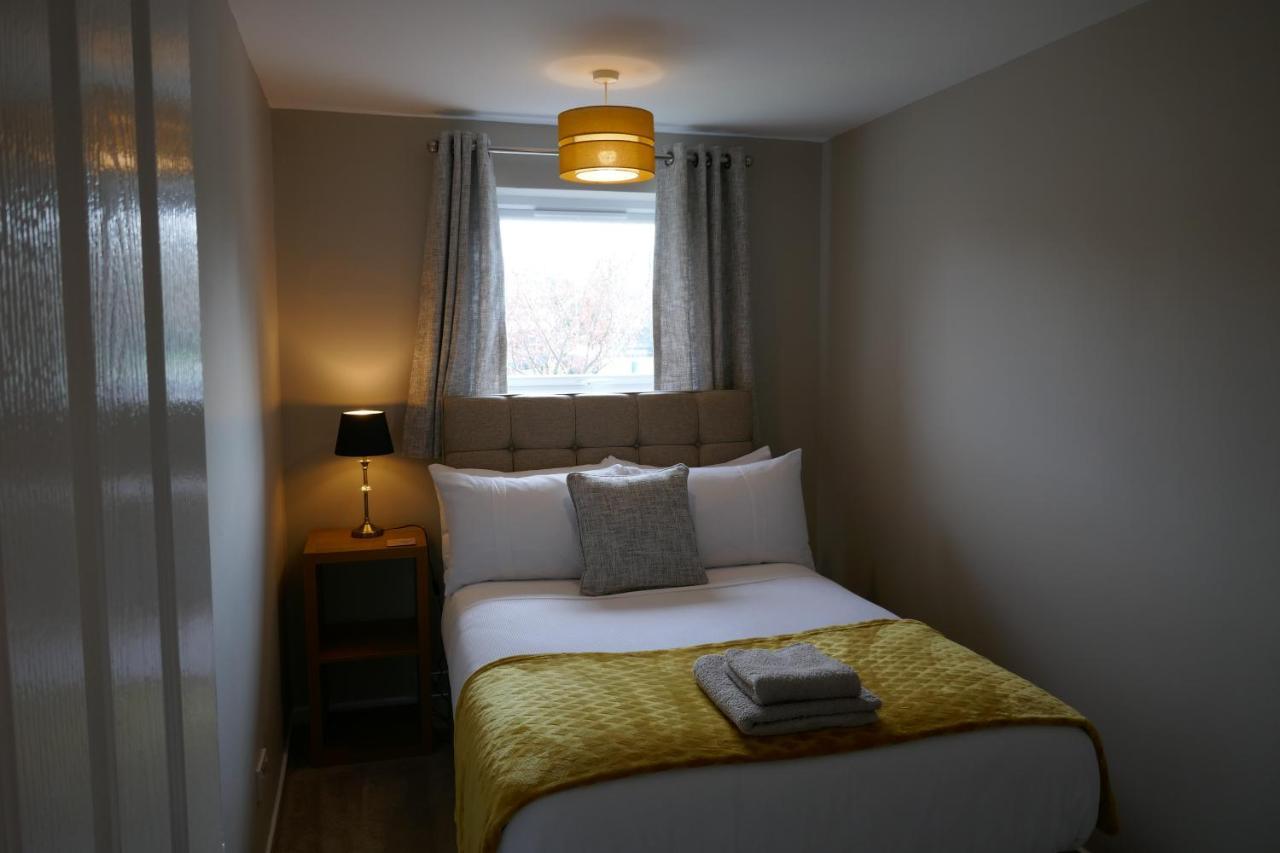 2 Bedroom House Walking Distance To Centre With Free Parking