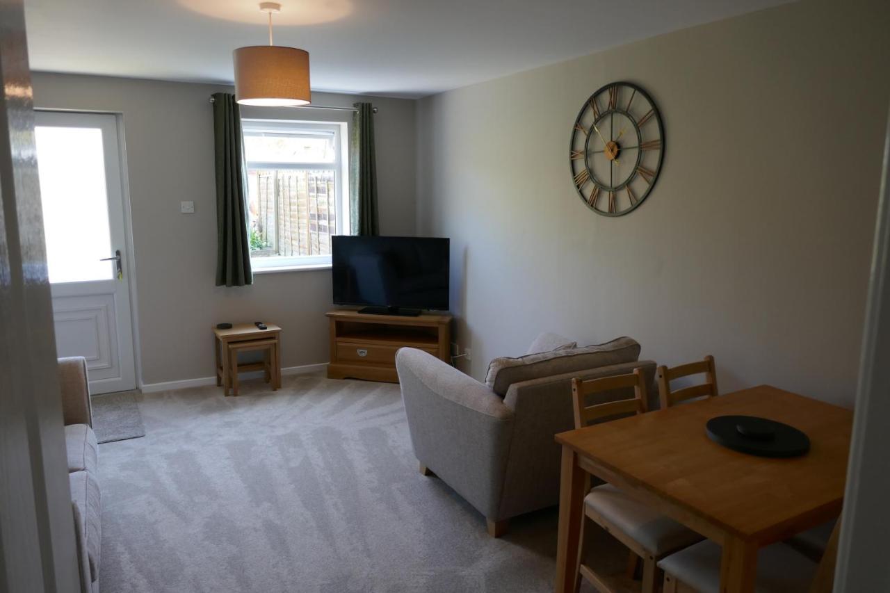 2 Bedroom House Walking Distance To Centre With Free Parking Holiday home