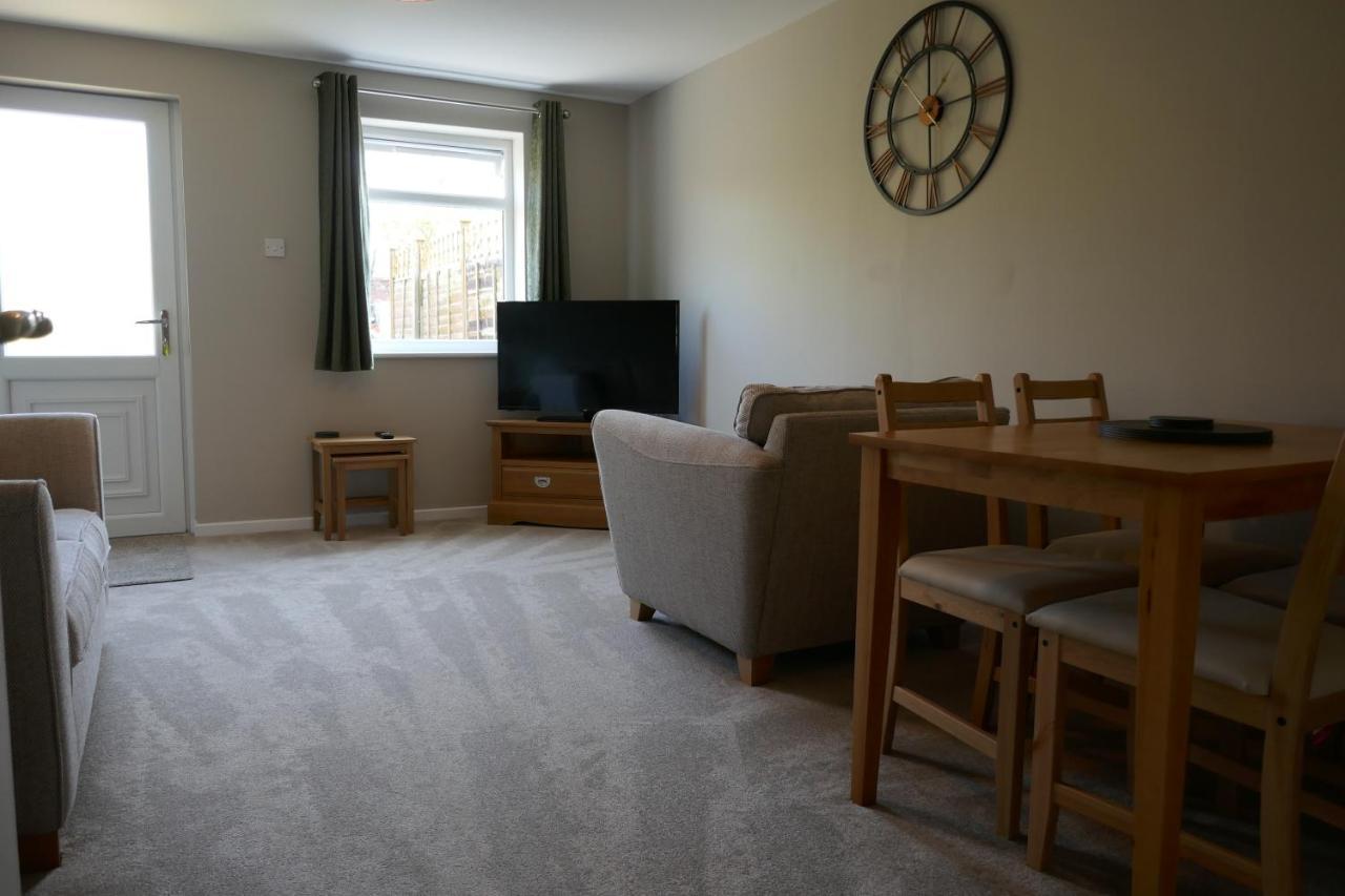 2 Bedroom House Walking Distance To Centre With Free Parking Holiday home