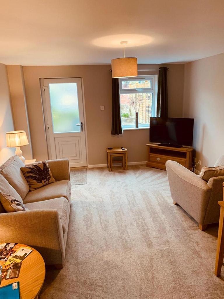 2 Bedroom House Walking Distance To Centre With Free Parking Holiday home York
