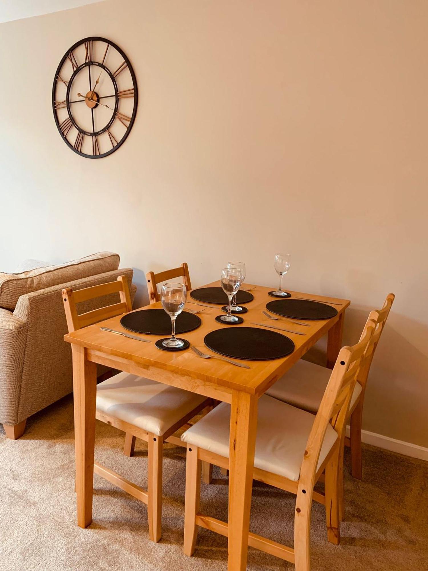 2 Bedroom House Walking Distance To Centre With Free Parking Holiday home