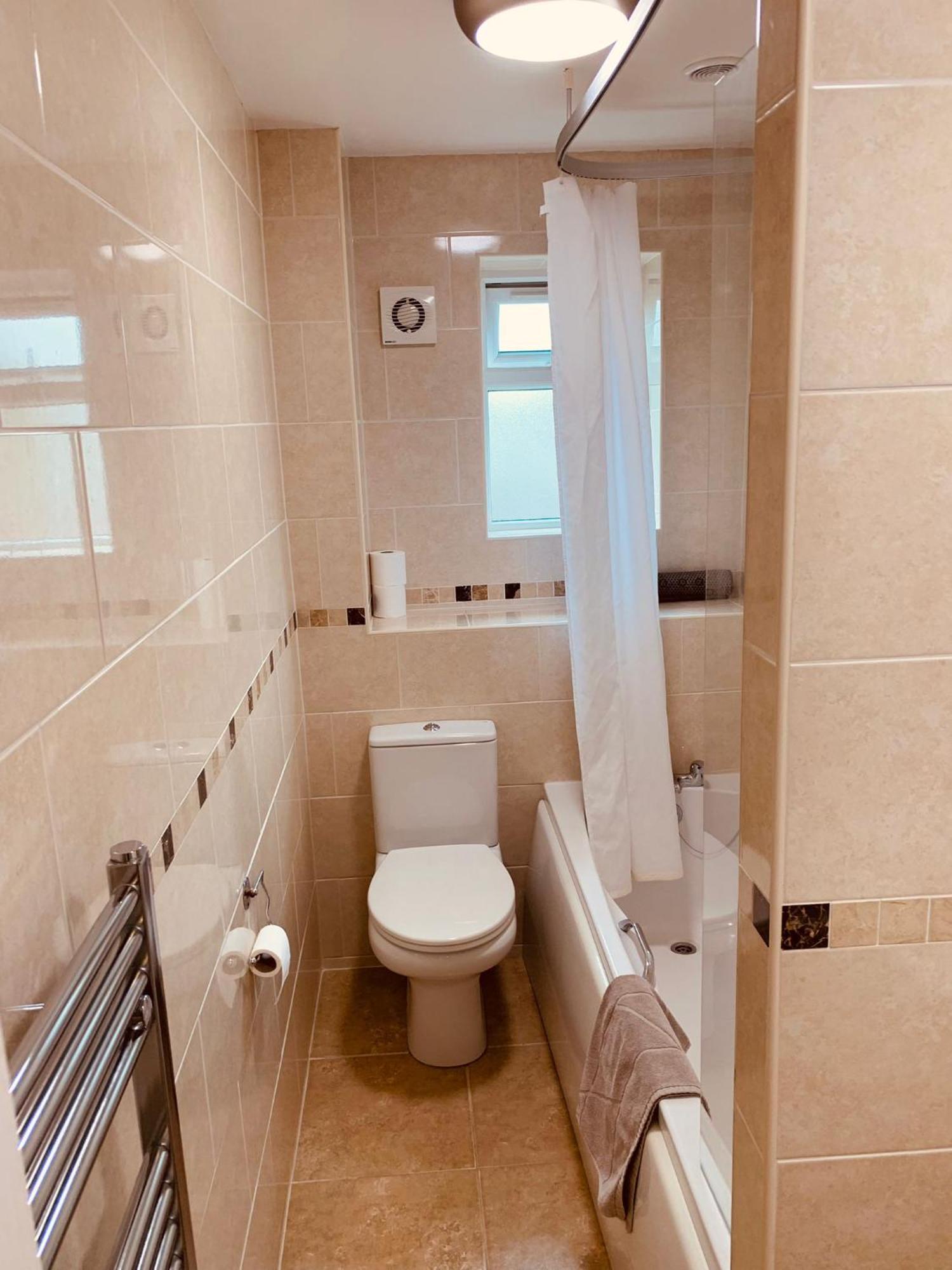 Holiday home 2 Bedroom House Walking Distance To Centre With Free Parking
